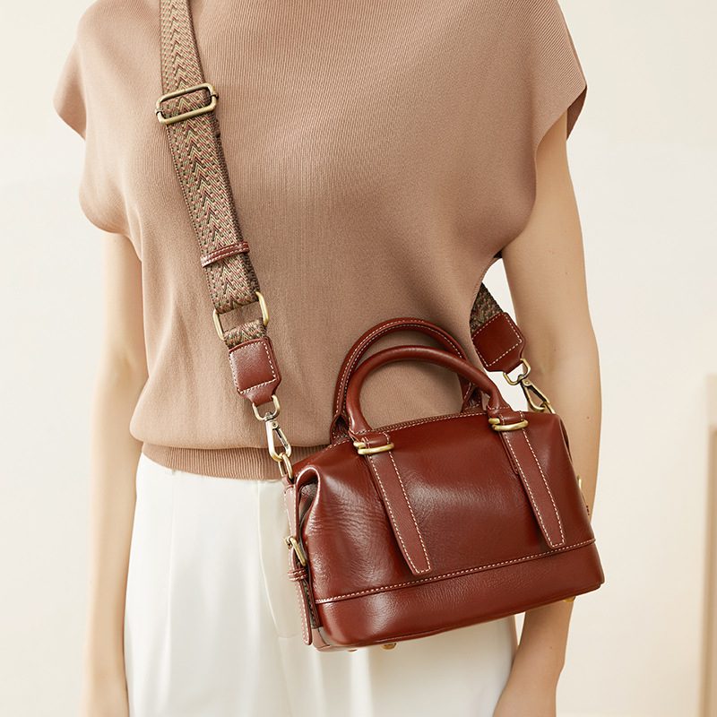 B9114 002 handbag
